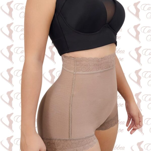 Panty Alto con compresion de abdomen. Cola Prehormada